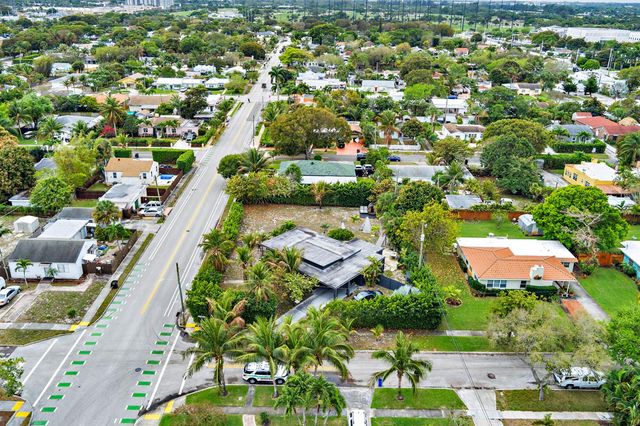 6301 Lake Avenue, West Palm Beach, FL 33405