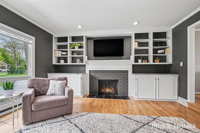 2793 Cascade Springs Drive, Grand Rapids, MI 49546
