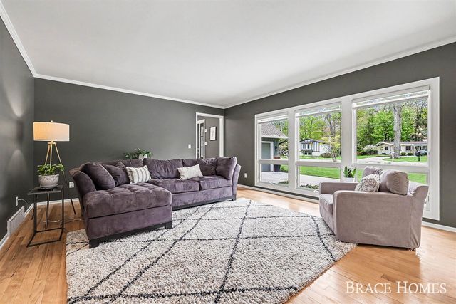 2793 Cascade Springs Drive, Grand Rapids, MI 49546
