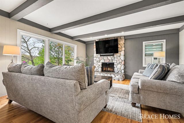 2793 Cascade Springs Drive, Grand Rapids, MI 49546