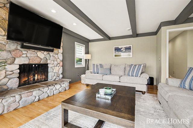 2793 Cascade Springs Drive, Grand Rapids, MI 49546