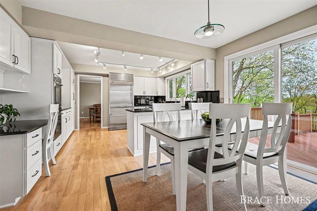 2793 Cascade Springs Drive, Grand Rapids, MI 49546