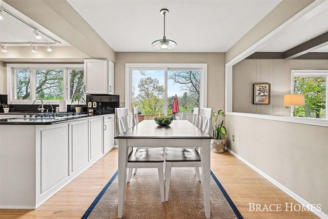 2793 Cascade Springs Drive, Grand Rapids, MI 49546
