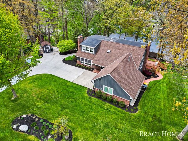 2793 Cascade Springs Drive, Grand Rapids, MI 49546