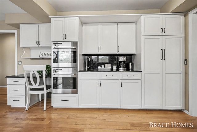2793 Cascade Springs Drive, Grand Rapids, MI 49546