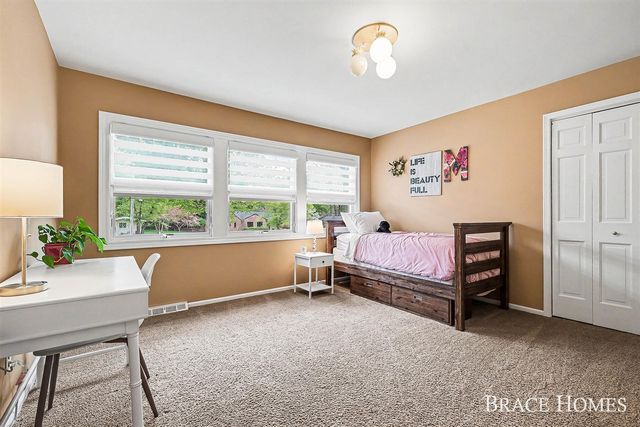 2793 Cascade Springs Drive, Grand Rapids, MI 49546