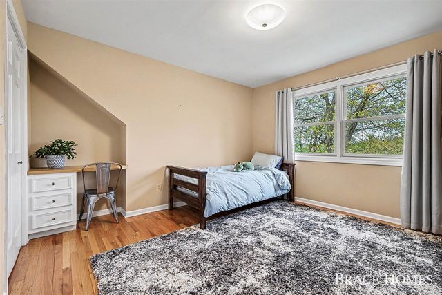 2793 Cascade Springs Drive, Grand Rapids, MI 49546