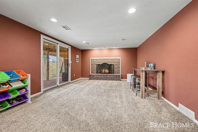 2793 Cascade Springs Drive, Grand Rapids, MI 49546