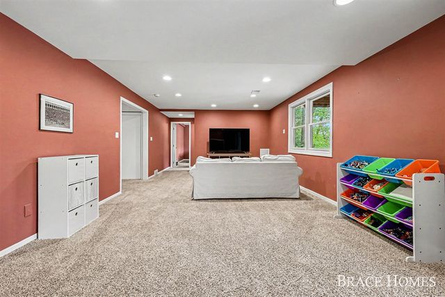 2793 Cascade Springs Drive, Grand Rapids, MI 49546