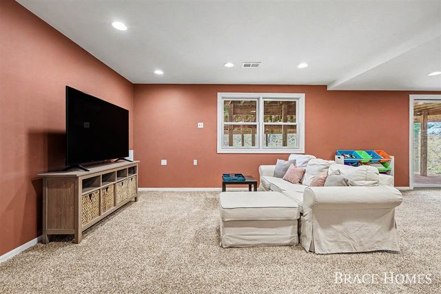 2793 Cascade Springs Drive, Grand Rapids, MI 49546