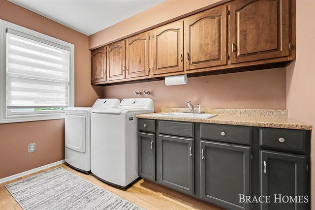 2793 Cascade Springs Drive, Grand Rapids, MI 49546