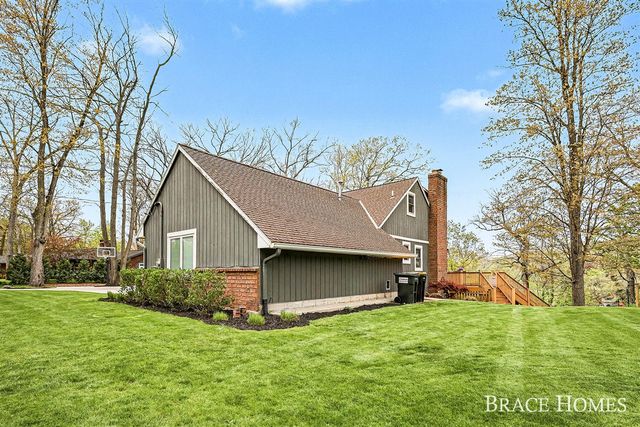 2793 Cascade Springs Drive, Grand Rapids, MI 49546