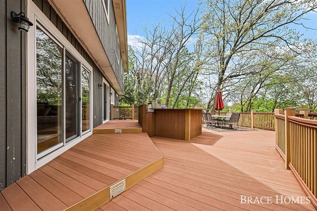 2793 Cascade Springs Drive, Grand Rapids, MI 49546