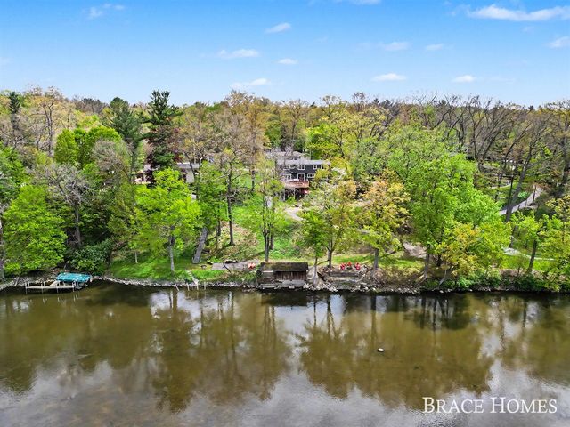 2793 Cascade Springs Drive, Grand Rapids, MI 49546