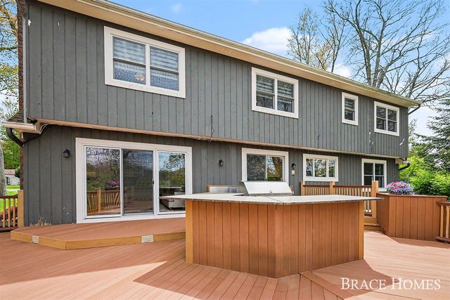 2793 Cascade Springs Drive, Grand Rapids, MI 49546