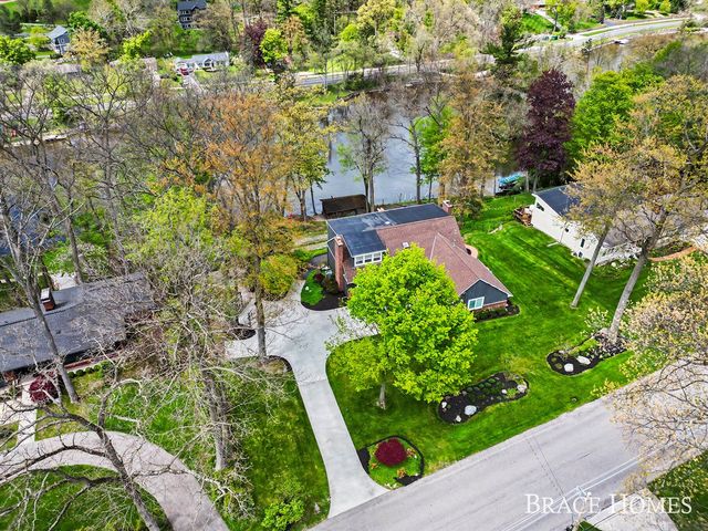 2793 Cascade Springs Drive, Grand Rapids, MI 49546