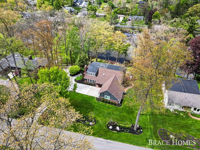2793 Cascade Springs Drive, Grand Rapids, MI 49546