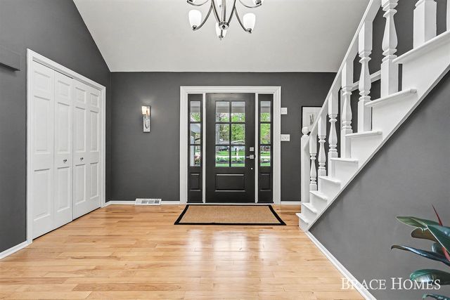 2793 Cascade Springs Drive, Grand Rapids, MI 49546