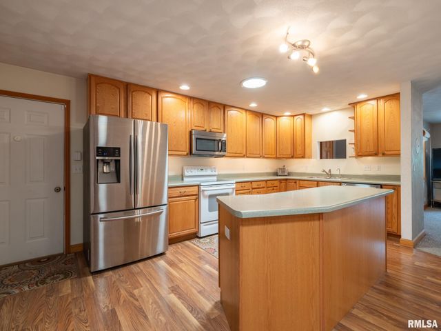 104 CONAGHAN Drive, Groveland, IL 61535