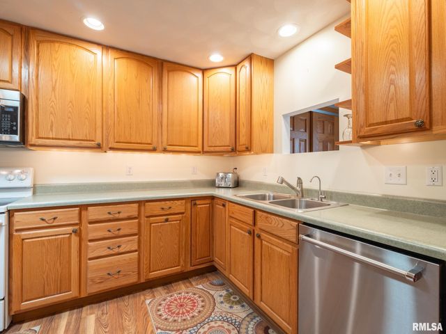 104 CONAGHAN Drive, Groveland, IL 61535