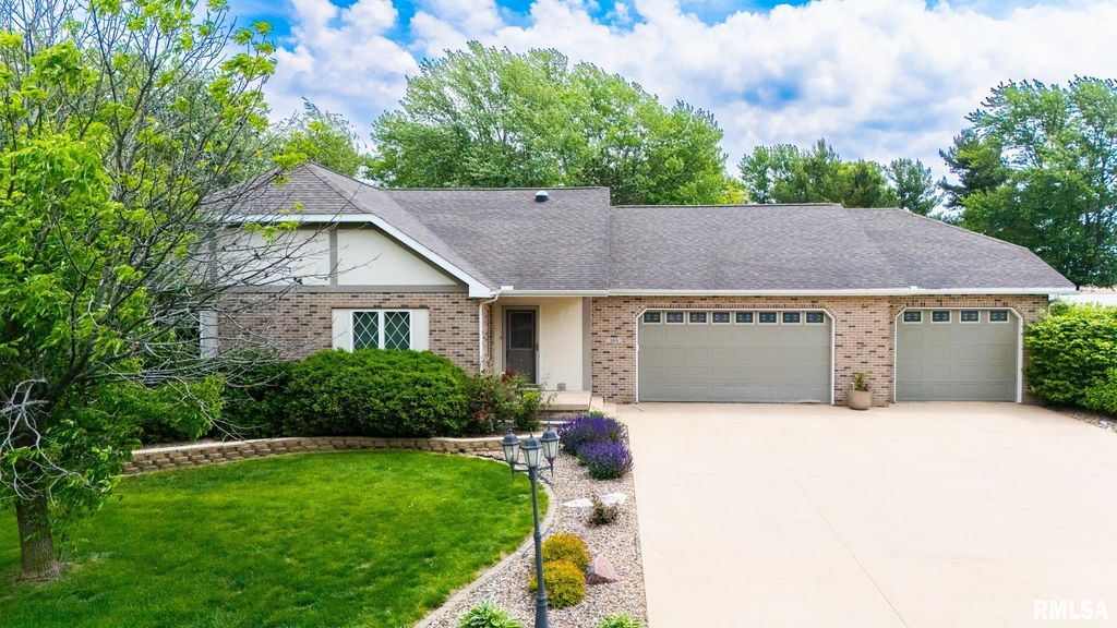 104 CONAGHAN Drive, Groveland, IL 61535