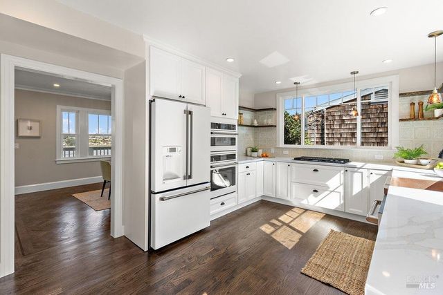 321 Alexander St, Crockett, CA 94525