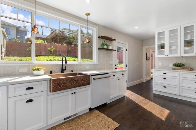 321 Alexander St, Crockett, CA 94525