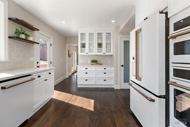 321 Alexander St, Crockett, CA 94525