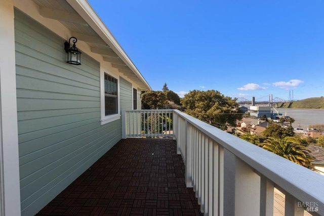 321 Alexander St, Crockett, CA 94525