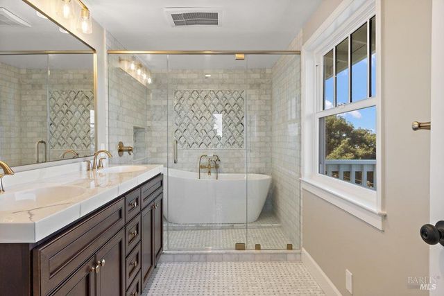 321 Alexander St, Crockett, CA 94525