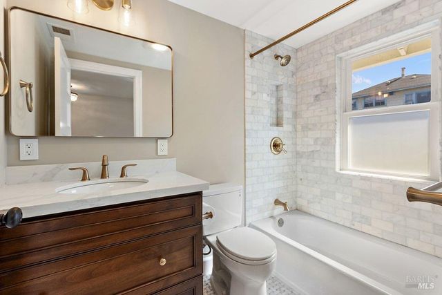 321 Alexander St, Crockett, CA 94525