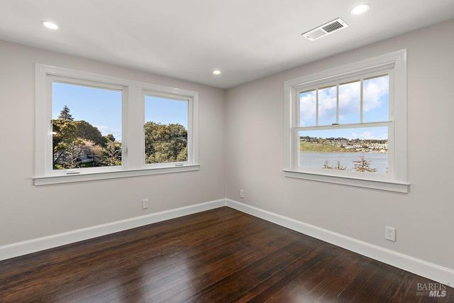 321 Alexander St, Crockett, CA 94525