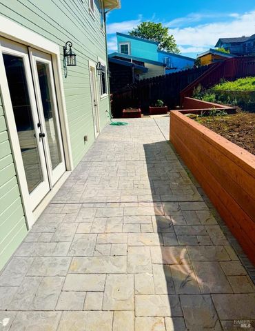 321 Alexander St, Crockett, CA 94525