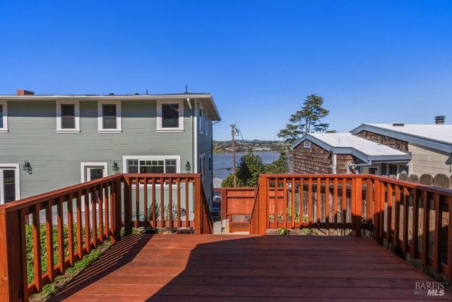 321 Alexander St, Crockett, CA 94525