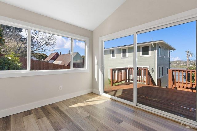 321 Alexander St, Crockett, CA 94525