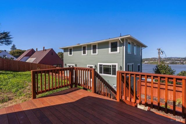 321 Alexander St, Crockett, CA 94525