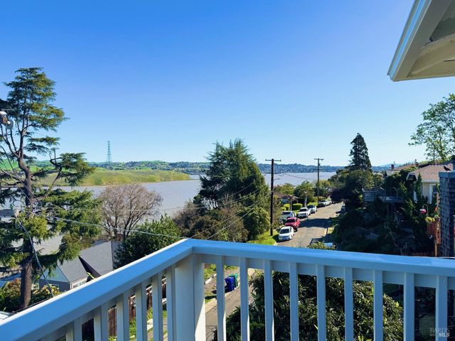 321 Alexander St, Crockett, CA 94525