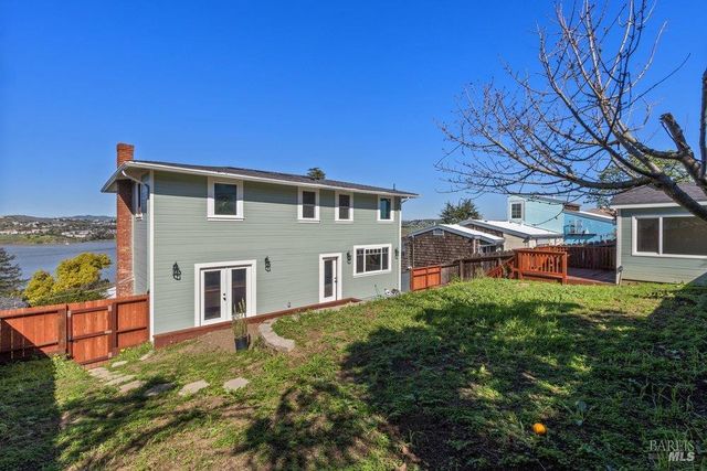 321 Alexander St, Crockett, CA 94525