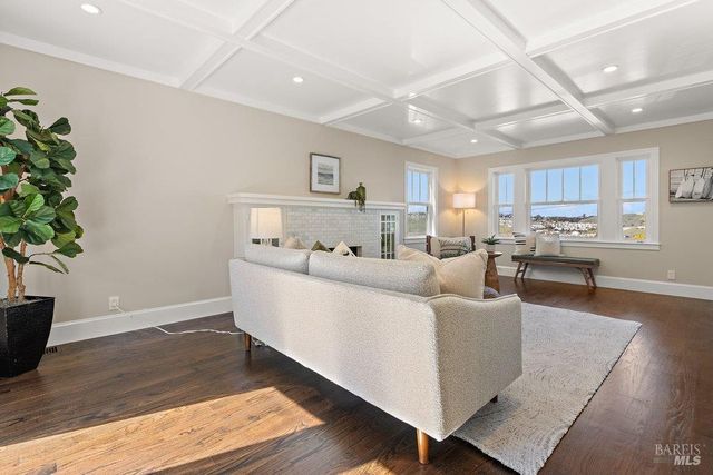 321 Alexander St, Crockett, CA 94525