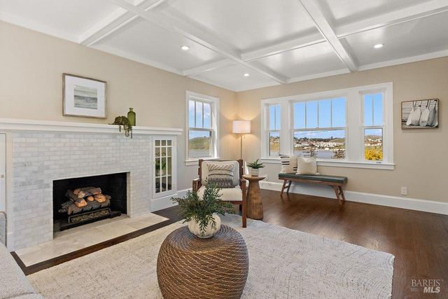 321 Alexander St, Crockett, CA 94525