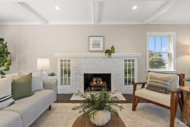 321 Alexander St, Crockett, CA 94525