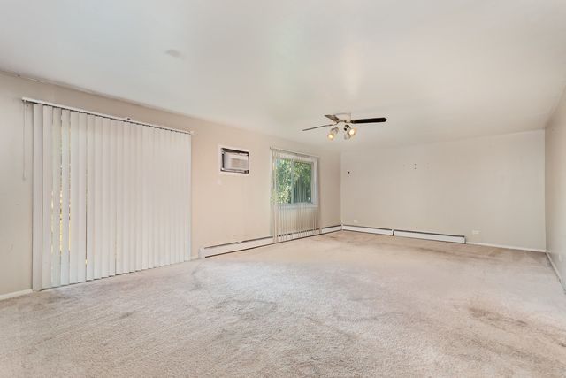 5740 Concord Lane 12, Clarendon Hills, IL 60514