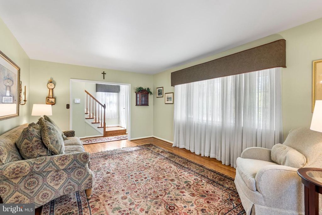 Image 11 of property listing at 907 ARRAN RD, Baltimore, MD 21239