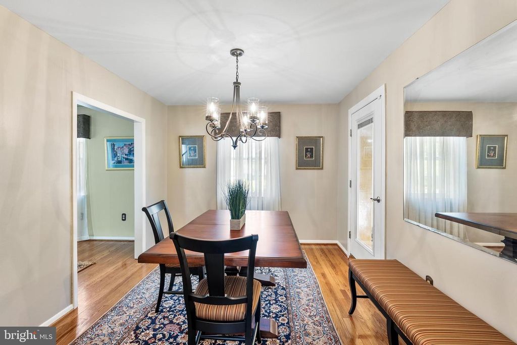 Image 12 of property listing at 907 ARRAN RD, Baltimore, MD 21239