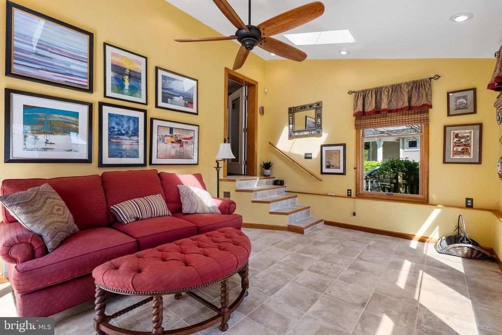 Image 16 of property listing at 907 ARRAN RD, Baltimore, MD 21239