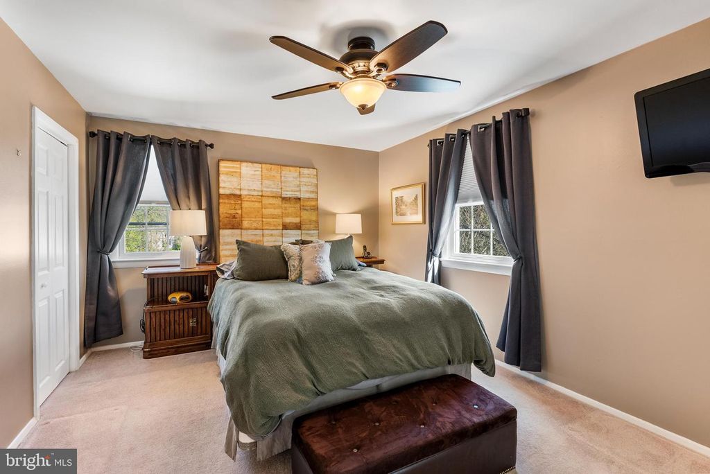 Image 18 of property listing at 907 ARRAN RD, Baltimore, MD 21239