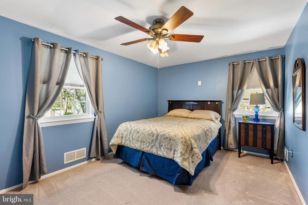 Image 21 of property listing at 907 ARRAN RD, Baltimore, MD 21239