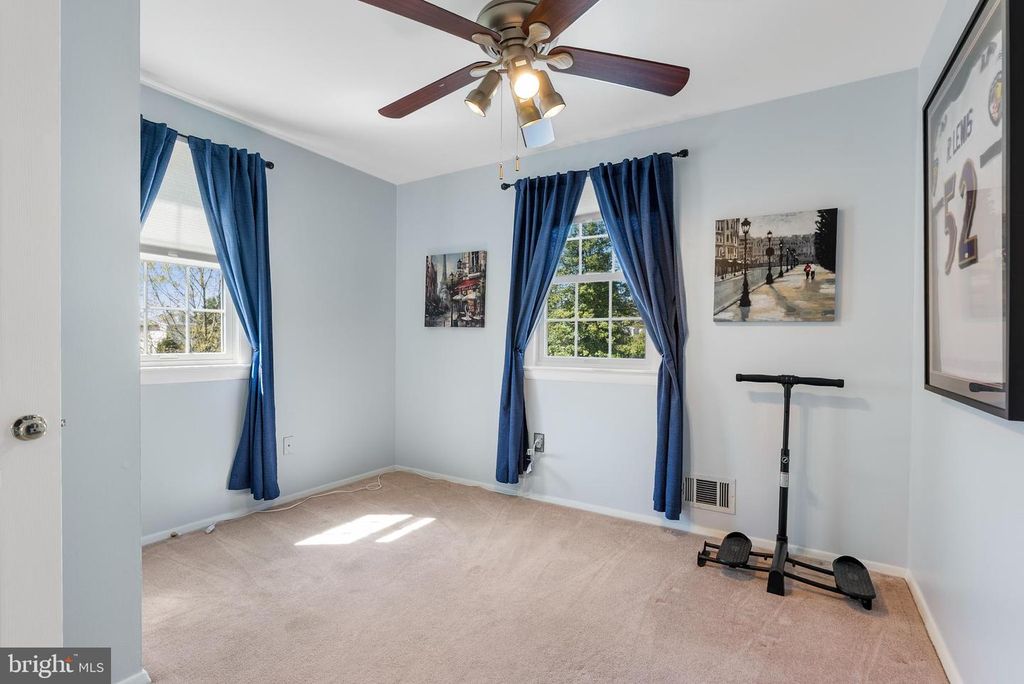 Image 24 of property listing at 907 ARRAN RD, Baltimore, MD 21239