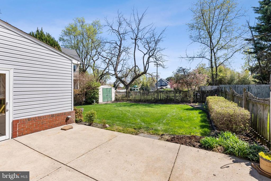 Image 30 of property listing at 907 ARRAN RD, Baltimore, MD 21239