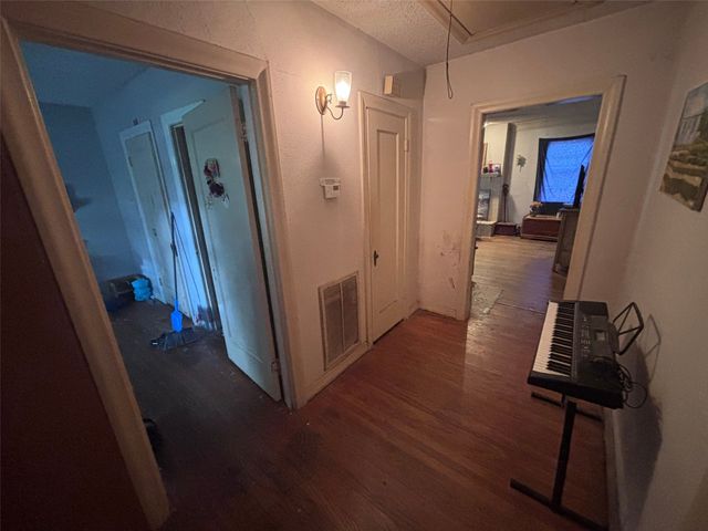 3024 Ruidosa Avenue, Dallas, TX 75228
